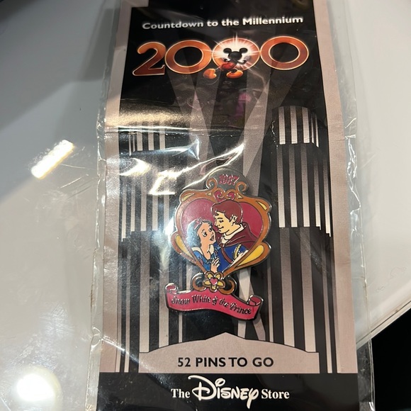The Disney Store Accessories - The Disney Store Year 2000 Snow White and Prince Charming Pin